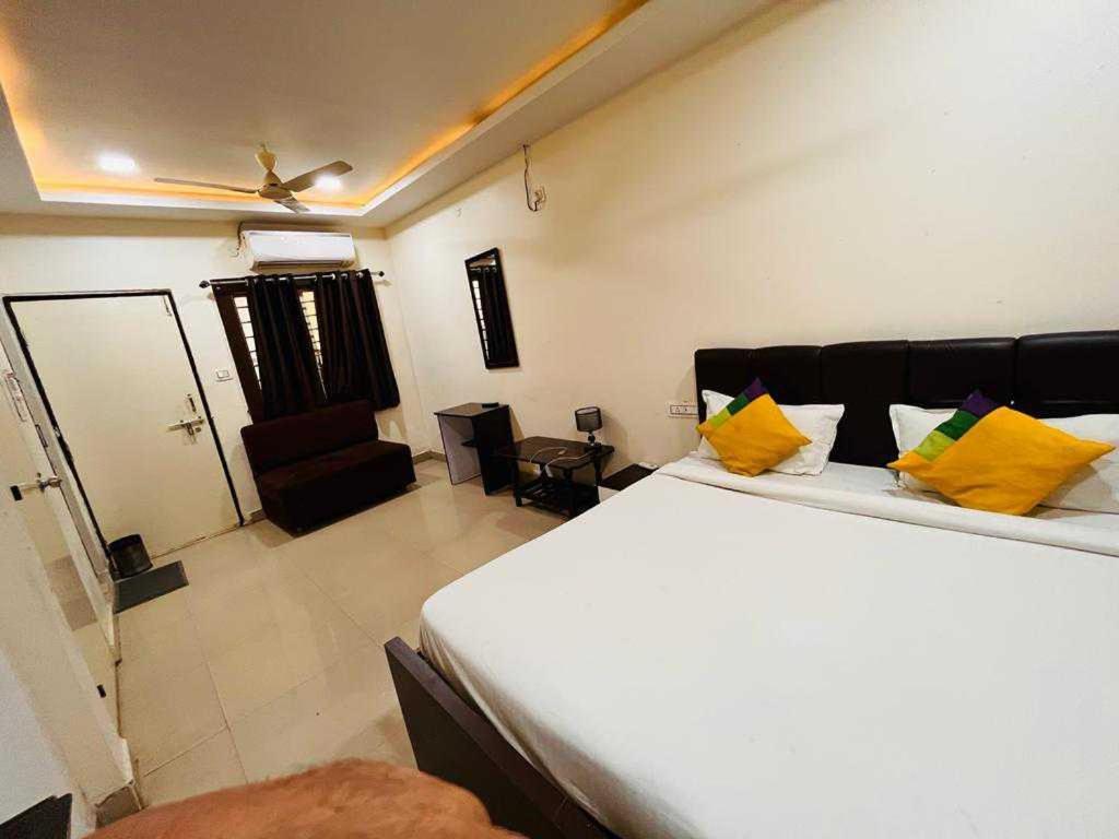 Oyo Hotel Happy Homes Bhopál Kültér fotó